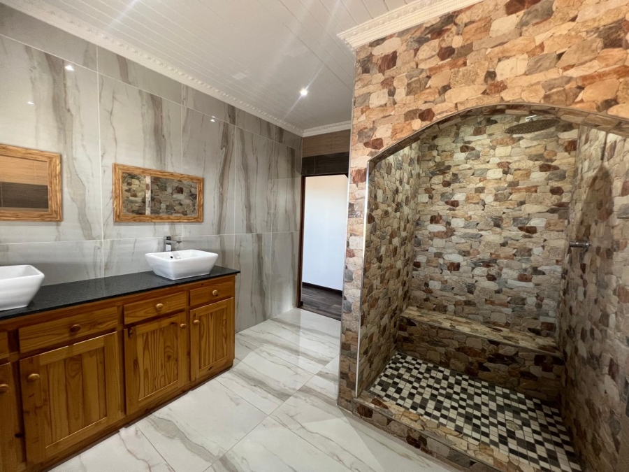 5 Bedroom Property for Sale in Royalston Residential Estate and Wildlife Reserve Eastern Cape
